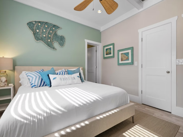 Four Bedroom Vacation Home in Holmes Beach Close to Beach